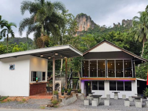 Nahm Khao Sok Hostel and Camping